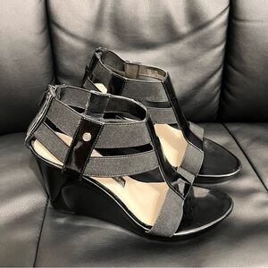 Dana Buchman Simone black strappy wedge heels size 7.5 Med